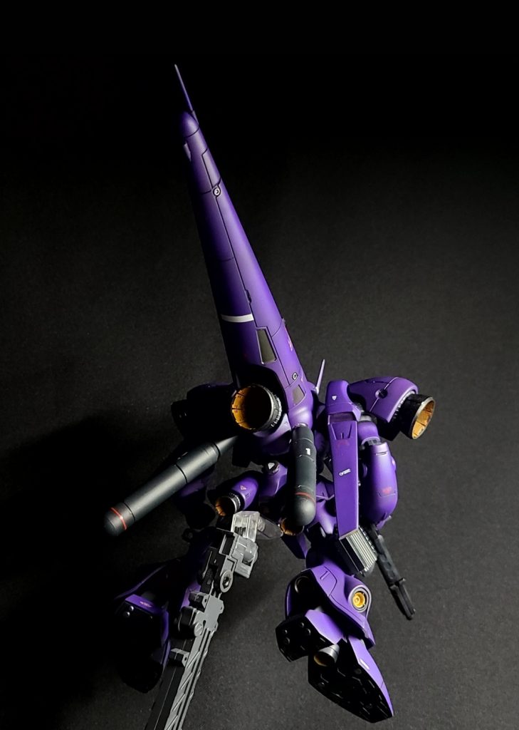 お気に入りのバックショット。足底、すね側面以外のバーニア類は、ヤフオク!で手に入るADバーニア各シリーズに換装。プロペラントタンクは先端はキットのまま、途中からコトブキヤさんのものを差し込んでます。