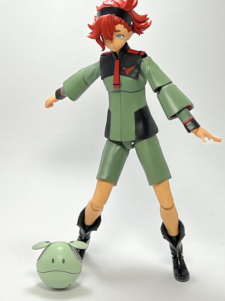 接地性も良く重心を簡単に取れるのでベースが無くてもポージングは楽で楽しいですね。ジョイントの渋みも丁度良い感じです。肌は成型色のままです。透明感があって素敵な小麦色ですね。ブーツは少しテカテカにしました。