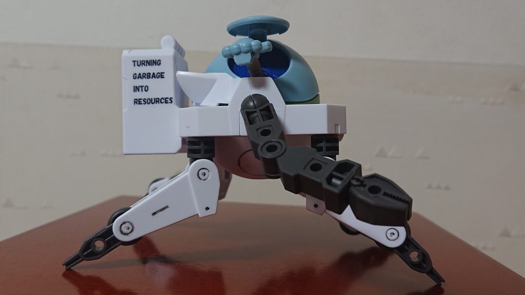 フィッターに乗ってるハロがアースカラーだったので【ゴミを資源に】を英語でTurning garbage into resourcesをバックパックに貼りました♪ちなみに今日は5月30日。ゴミゼロの日です(^^ゞ