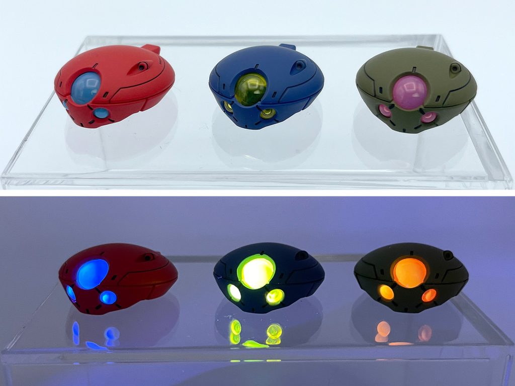 グリモアヘッド各種クリアパーツはそれぞれ┣ ブルー【G / 050:クリアーホワイト:101 蛍光ブルー = 5:1】┣ イエロー【G / 105:蛍光イエロー:106 蛍光オレンジ = 10:1】┗ ピンク【G / 050:クリアーホワイト:103 蛍光レッド = 10:1】ピンクは蛍光ピンクを使えば良かったような気もしましたが、塗料を作った後だったので気づかなかったことにして使用。内部は付属のシールを使わずに各色に合わせて【B / ボーンミラー】と【B / フィニッシュクリヤ 各色】で塗装。