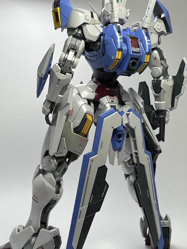 後ろのシールドビットだけ少しポロリしやすいのがたまにアレですが、いつもは1/144ばかりなので作っていて楽しかったです。