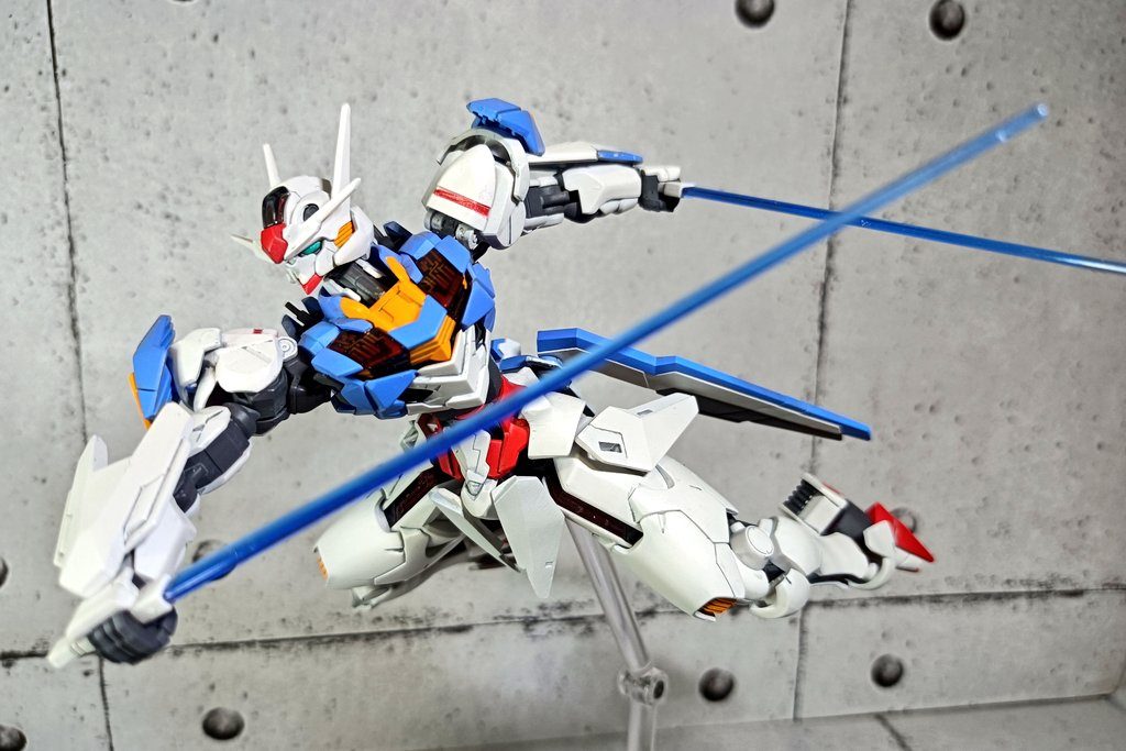 腹部にジョイントを入れて若干可動域を広くしてあります