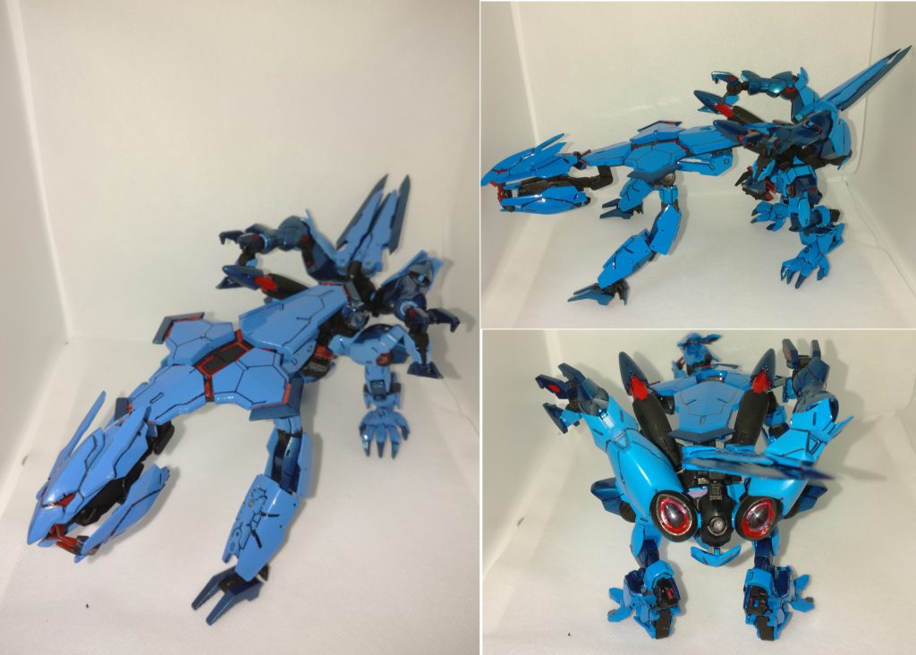 　そしてモビルアーマー形態。水星の魔女世界に可変機っていたっけ？と思わなくもないですが気にしない方向で。　アラガミっぽいというか、手の付けられない異形の獣、をコンセプトにしたつもりです。　変形方法は盾に新設した3mmアタッチメントをバックパックにぶっ刺してあとはなんかいい感じに足と頭を展開します。　べギルペンデの足は「エピオンみたいな変形したらかっこよくない？」と思ったので目を書いて双頭の蛇っぽくしてみました。　冷静に考えるとべギルペンデがものすごい体勢ですね……