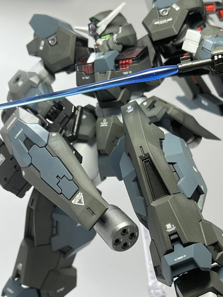 水星のMSはミリタリー系が似合う機体が多くていいですね。