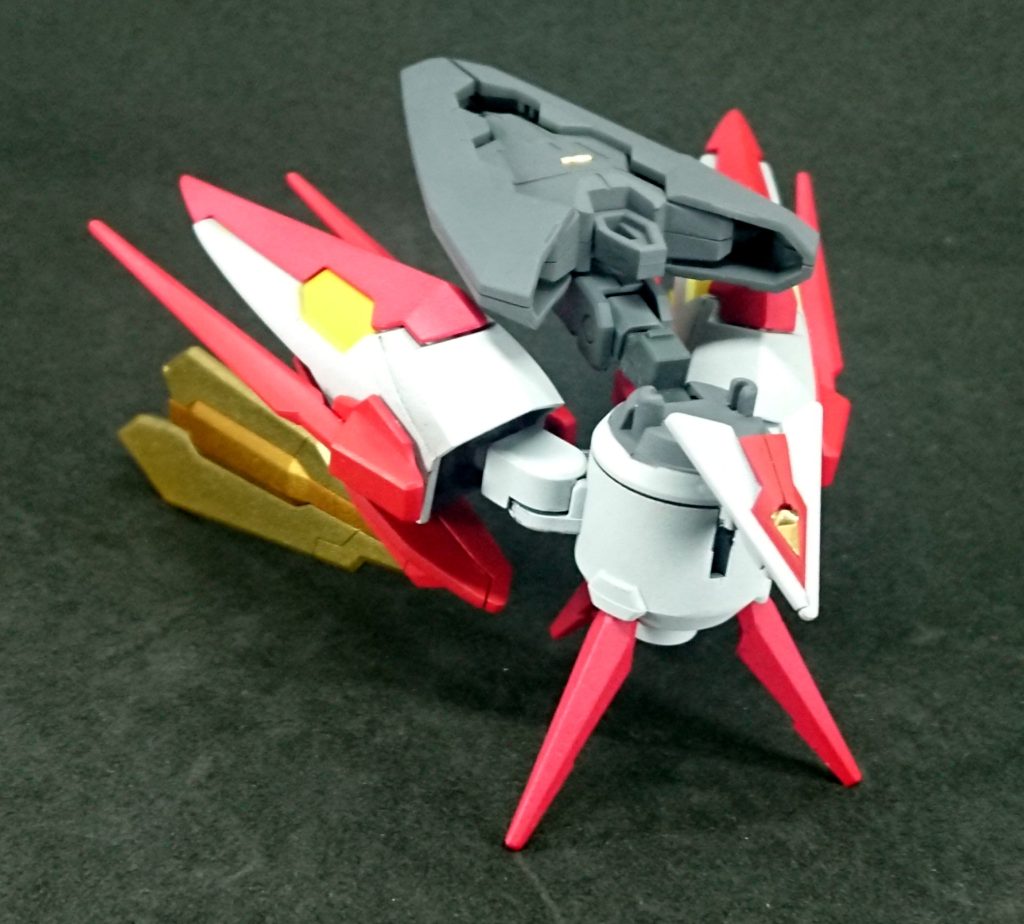 支援機の鳳凰神機(ほうおうしんき)。元々はトライエイジガンダムが手に入った際、この機体にビームマントを装備したいと考えせっかくだから一緒に何か背負わせようとこの支援機が産まれました。