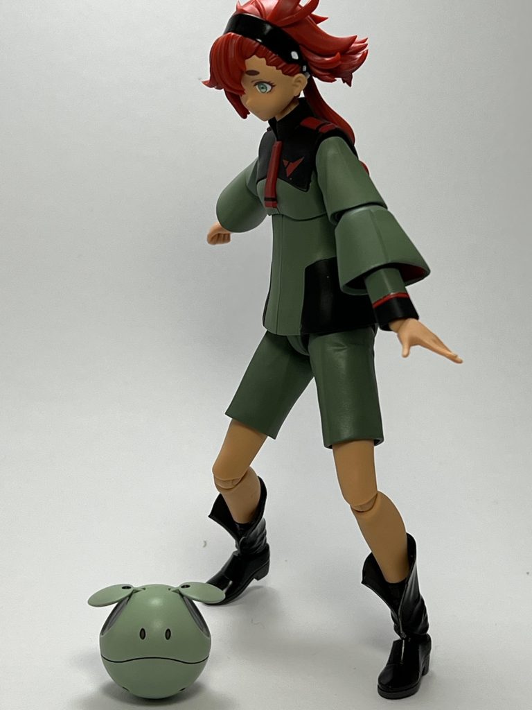 ハロにランナーを刺して立たせていたのですが、中にコロンと入れてしまってカラカラ音が鳴るようになってしまいました。合わせ目消しの為に接着をしてしまったので二度と取れないです。