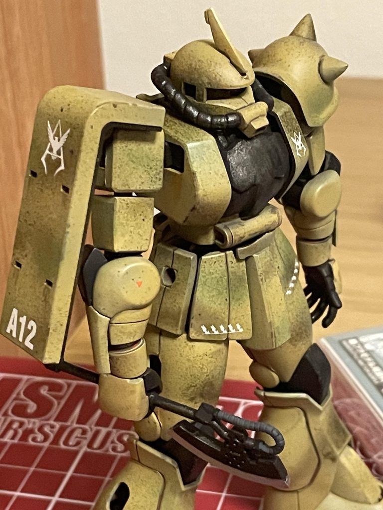 最終カラー。エアブラシで色をいれました。模型雑誌を参考にしてエア圧を下げてやってみました。想像していたより少し迷彩柄が荒いです。もっと細かく書き込むには型紙でマスキングするか、口径の小さいエアブラシが必要みたい。今後の課題です。今回の迷彩も気に入っています。