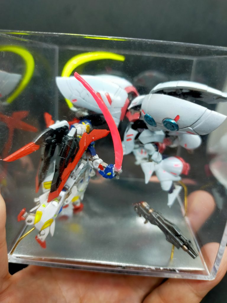 光らせないとこんな感じ。縦横90mmのケースギリギリです。