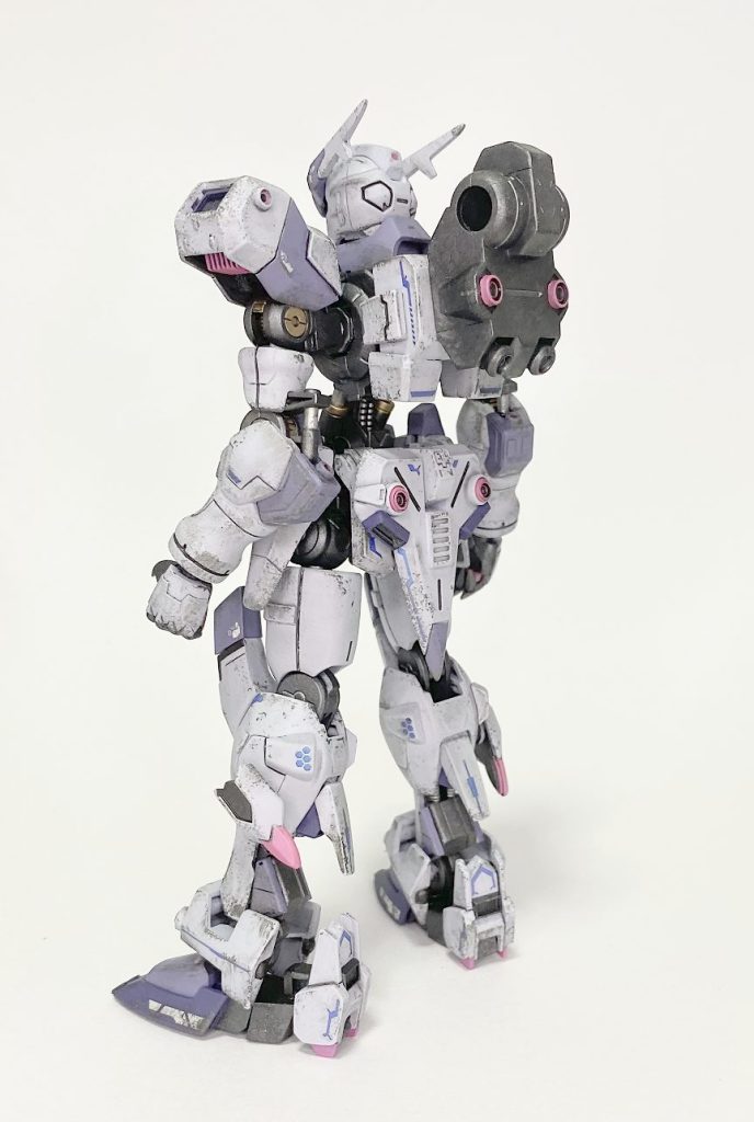 背面 装備無しGのレコンギスタのキットは比較的装甲がツルッとしたものが多いのでガンダムフレームとのディテール合わせが大変でした。