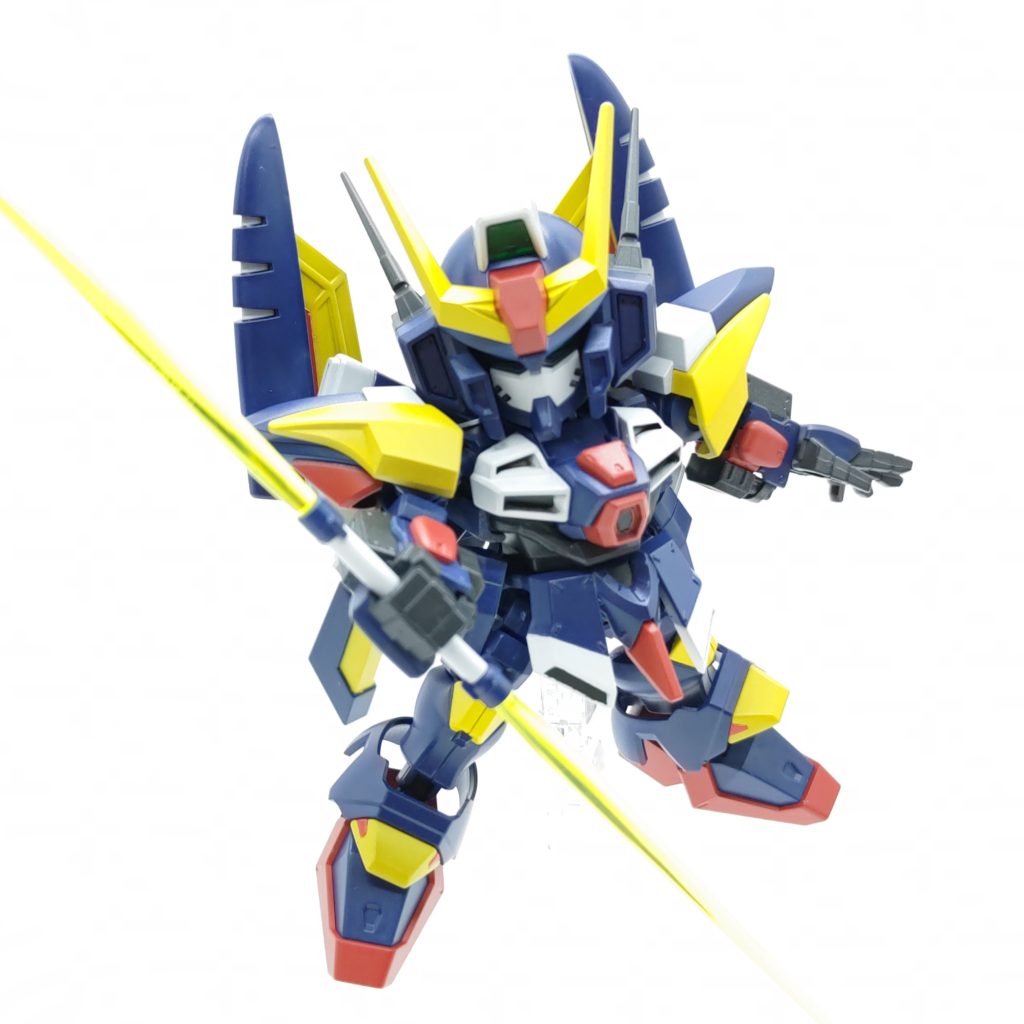 武装はビームライフル、ビーム・サーベル、ガトリング・ガンの3種類で変形機構はないためブンドドはしやすいです。フリーダムのようにビーム・サーベルは連結可能です。