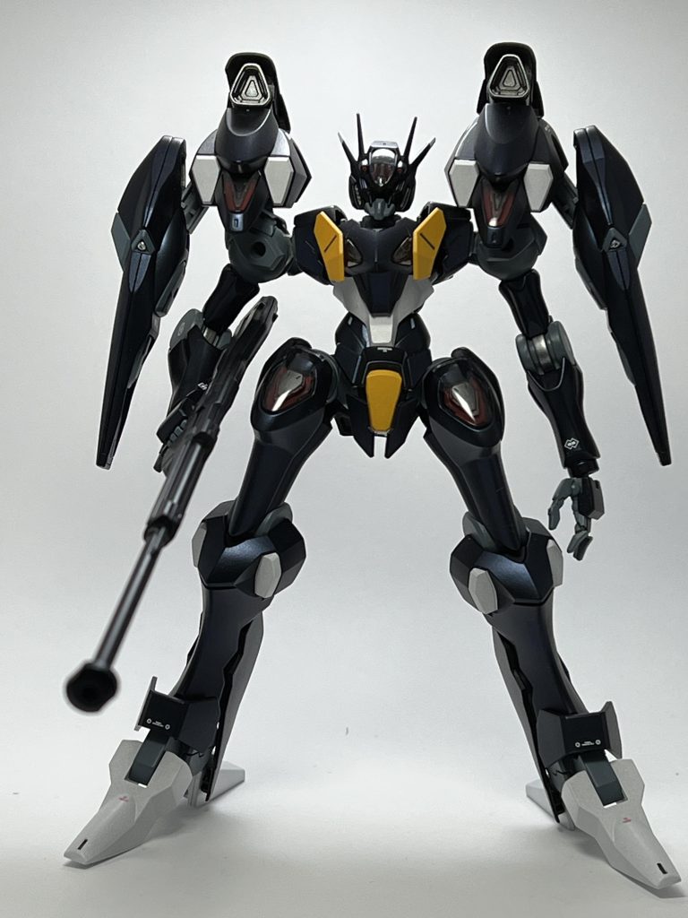 正面からだとこんな感じです。これ以降はシール貼ってシールの横を細工してUVクリアパテ盛っての方向にシフトしました。