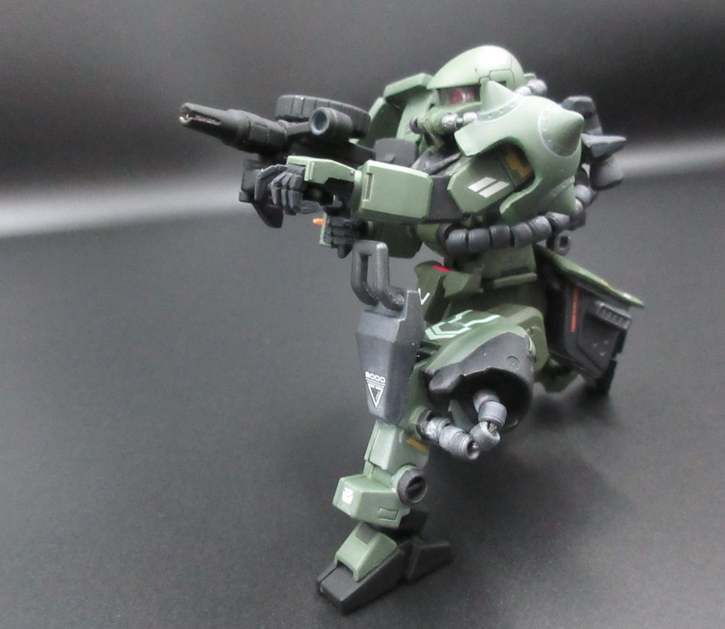 【武装の紹介③】長距離用/切り札 武装『ファンネル シュツルムファウスト』→ 絶大な 威力をほこるが 命中精度に課題があった『シュツルムファウスト』を、サイコミュによる 高い誘導能力にて 問題解決させた兵器。  なお 本機が小型ということもあり、本武装の搭載数は 1つのみ。  そのため ここぞという時での『切り札』として 使用。