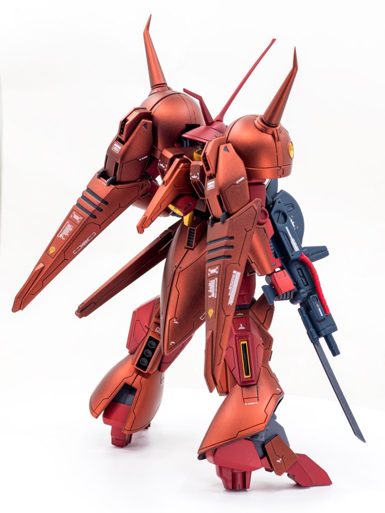 メインのカラーが1番それっぽいですが、濃い赤、黄色部分も殆どわかりませんがメタリック or パールになっています。愚息に「今回は全部メタリック系でいこうと思って」と言ったときに「下品にはしないでね」と言われたのが1番のプレッシャーでした。