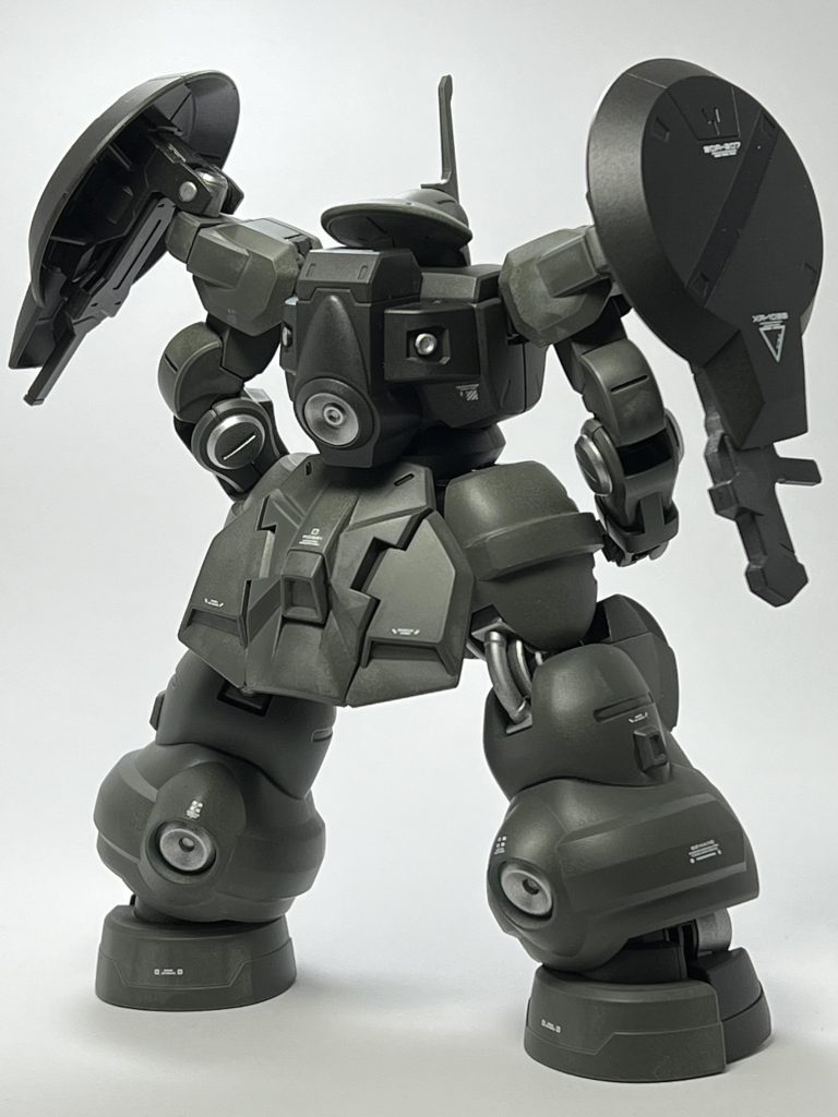 後ろのスラスターは統一してステンレス系にしてしまいましたが、カッコいい紫色にしておけば良かったです。