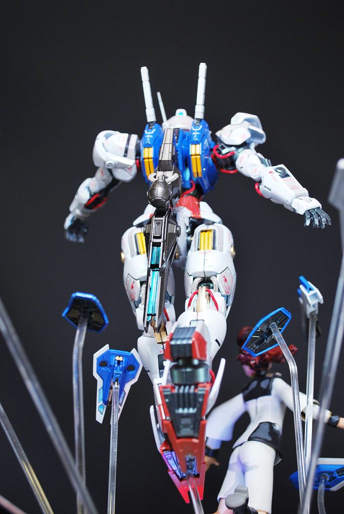 ライフルは背中に接続できるように加工してみました。