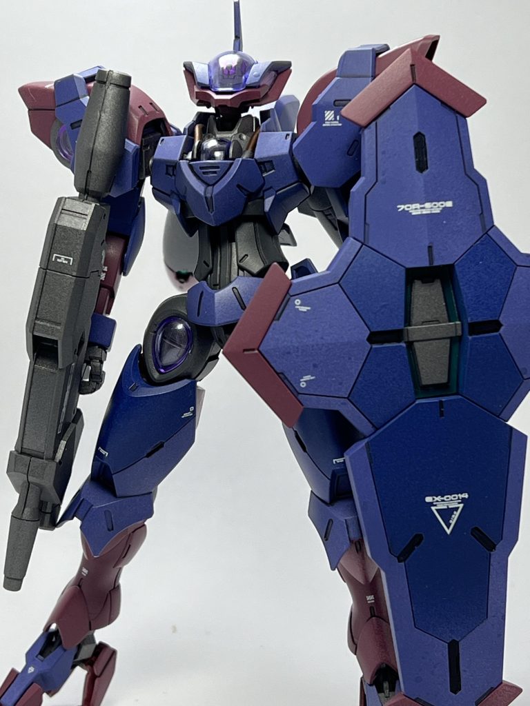 アニメで活躍していたので複数機買いたいなぁと思いましたが、買えませんでした。エアブラシが塗料の濃度の問題でプスプス鳴っていたのですが構わず吹いたらダマになりました。悲しみ