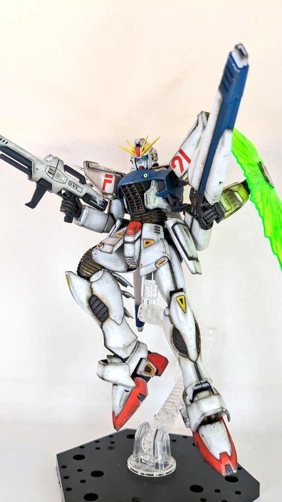 懐かしの旧キットパッケージ風。当時、近所の文房具屋には売ってなくて、悔しい思いをしたことが😱昔は学校近くの文房具屋さんでもガンプラ買えたんですよねえ…懐かしい(笑)