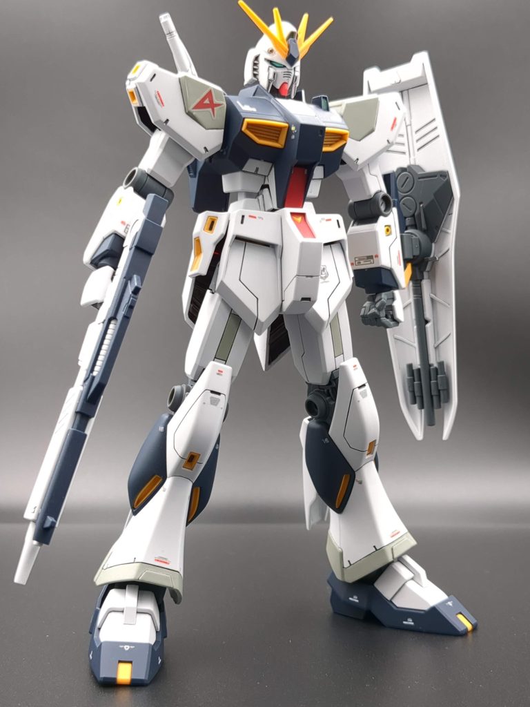 色々道具を揃えつつ、週末ちまちまと作ったので1ヶ月くらいかかりましたがなんとか完成することができましたただ、いくつかしくじりました。今後の課題です・パーツ紛失→パーツ管理の大事さを痛感・ゲート跡の白化→濃い色の白化はどうしても消えない・マイナスモールドが汚い→うーん、そもそも小さすぎて見えない