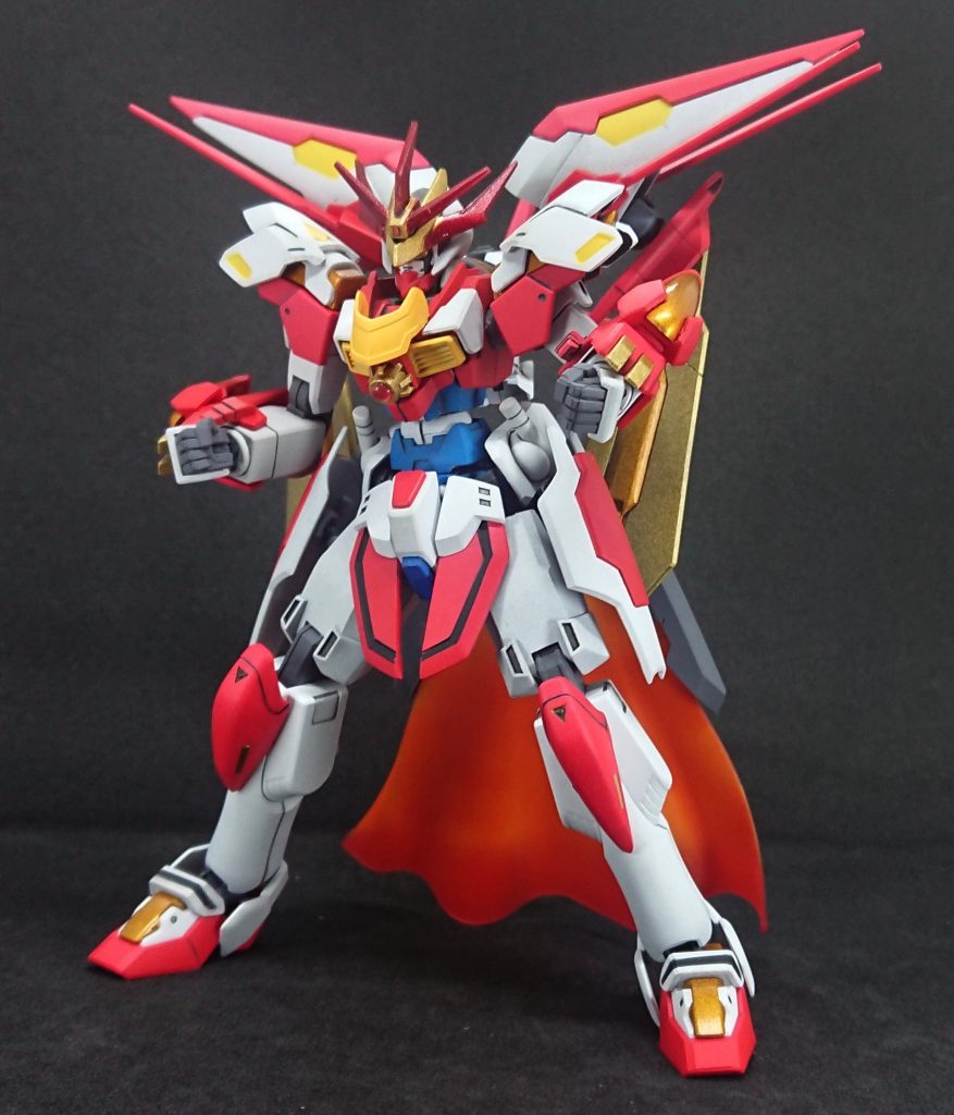 合体形態「ガンダムカグツチ-ゴッドバースト」。支援機本体は変形し背中に、ビームマントは腰に装備されています。合体によりパワー・エネルギー効率・機動力向上・武装追加。欠点として背負いものをした関係でその分小回りが利きにくくなり得意の拳法による格闘戦能力が合体前の状態に比べ下降しています。