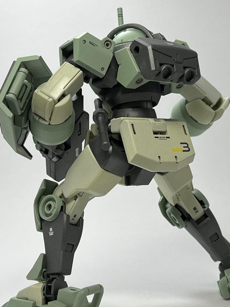 足首は埋めておけば良かったかなぁとも思います。が、水星のキットは作りやすい事もあるので短時間でサクッと仕上げて楽しむのも良いかなぁと、積むよりもそっちの方が全然良いかと思ってもおります。