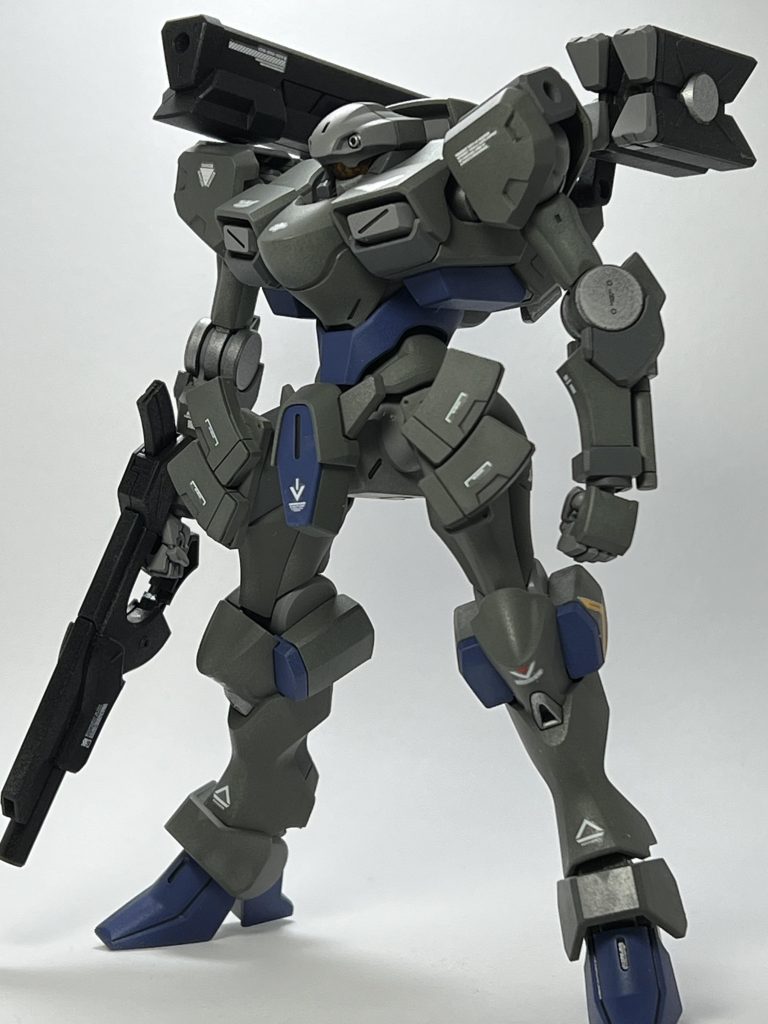 立ち姿がとてもカッコいいですね。