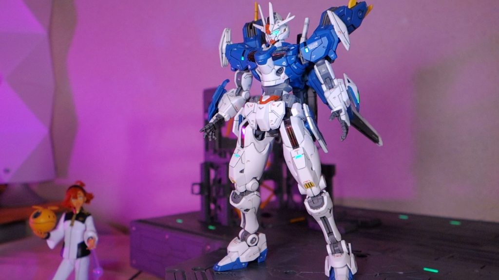 上半身は無改造で、腰から下を重点的に改造しています。