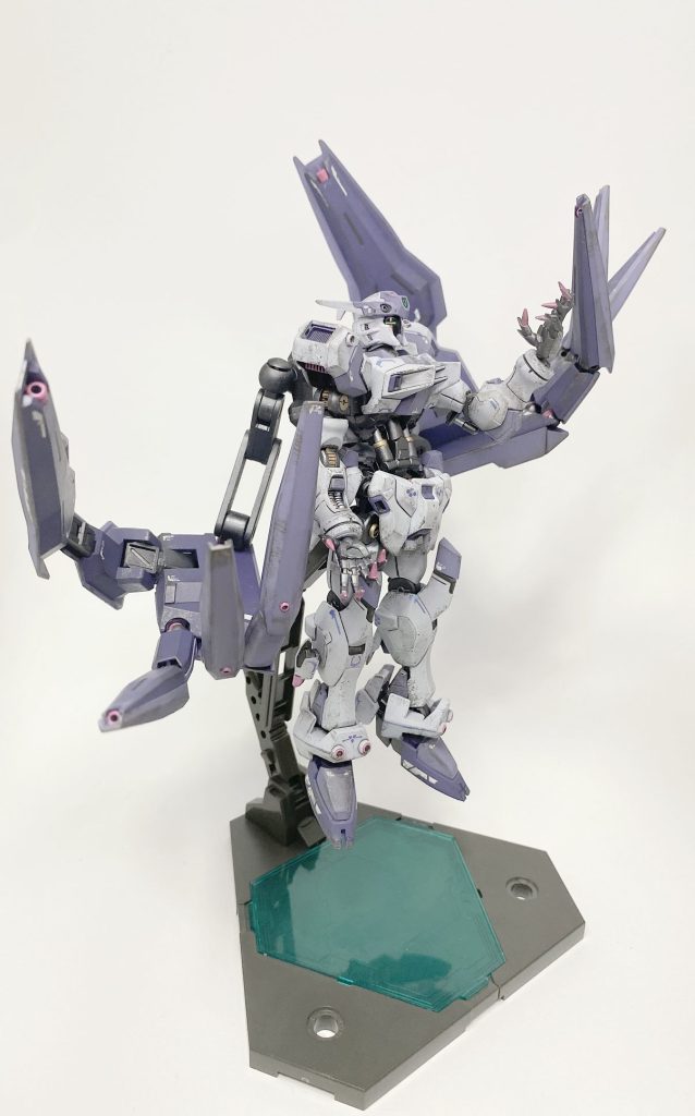 ビッグハンドは関節を差し替えて親指以外は可動域を増やしています。