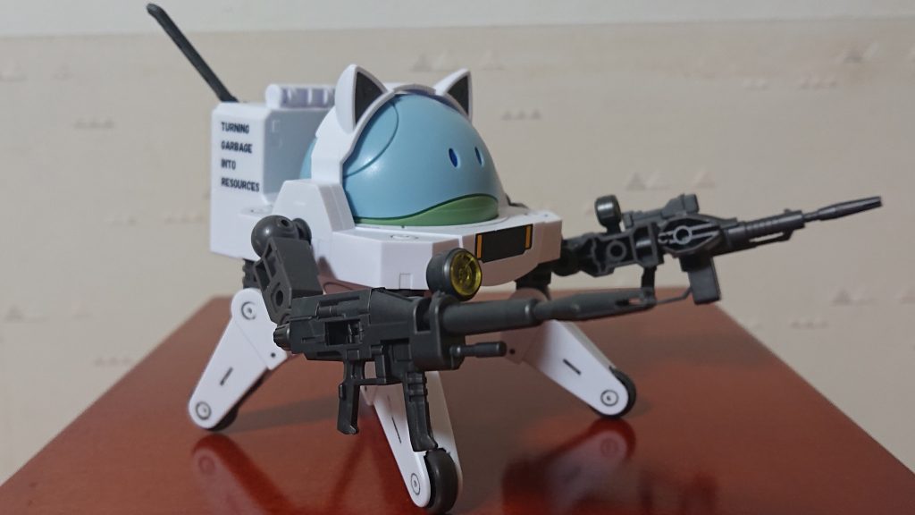 こちらは普通のビームライフル♪背中にはバルバトスから刀を借りました^^