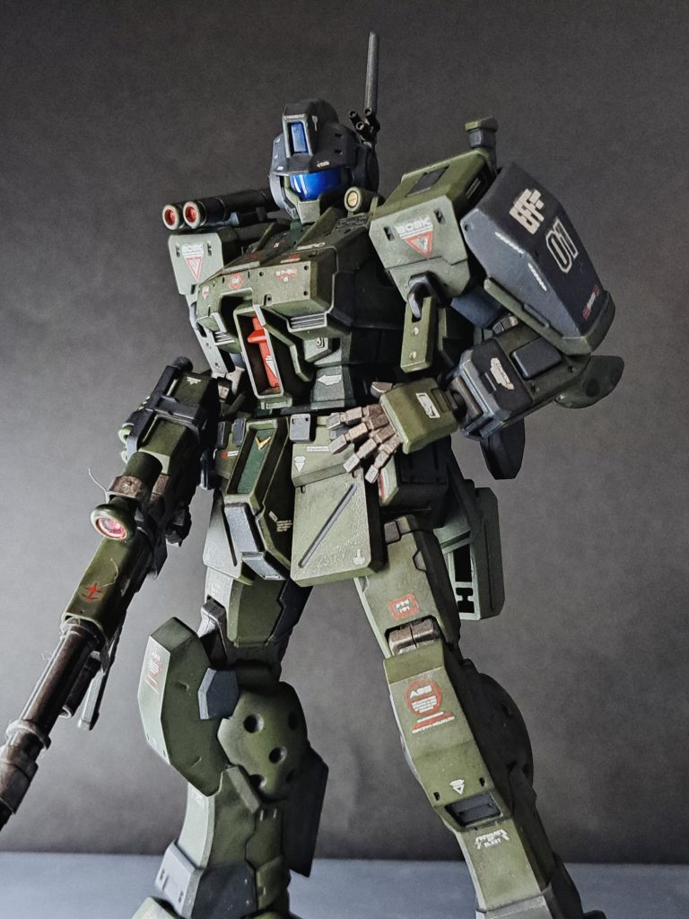 プレバンでの衝撃的な発表でこの機体のことを知り、あまりのカッコ良さに購入!プレバンで買った初めてのガンプラです。キット自体の出来が非常に良くて、「もう手を加えるとこないじゃん!」と惚れ惚れしながら細かい色分けだけしていた記憶があります。