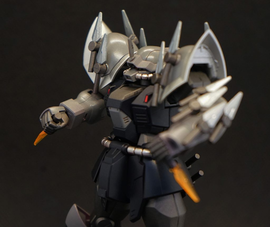 ヒート・ダート装備イフリート、ドムとグフとザクを混ぜた様な見た目で元から大好きな機体でして、小学生の時にガンダム戦記をプレイした際一目惚れしたイフリート・ナハトのキットをようやく手に入れたので、その練習も兼ねて今回制作してみました。ナハトはキットのカラーを活かしつつ、マスターグレードのような細かな造形も施して行きたいと思っているので、今回シュナイドを作った経験を活かして頑張りたいです。