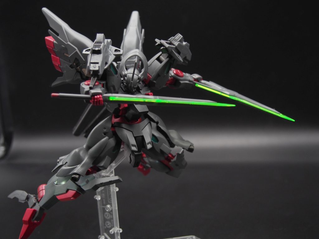 ツインビームアンカービームジャベリンのビームアンカーを2振り装備取り回しが効くようにリーチが少し短くなっている