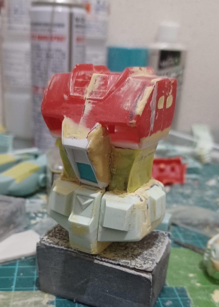 上半身は切った貼ったで小型化、逆に腰部はふんどし部を大型化してバランスを取ってます