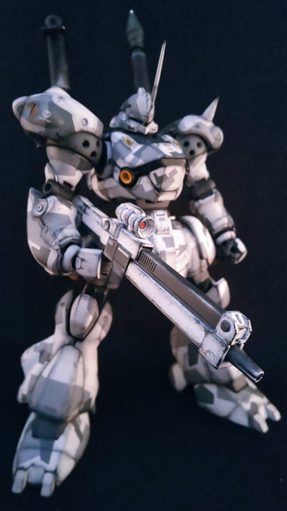 試作型ビームライフル。こちらはサザビーのライフルをプラ板やジャンクパーツで改造しました。