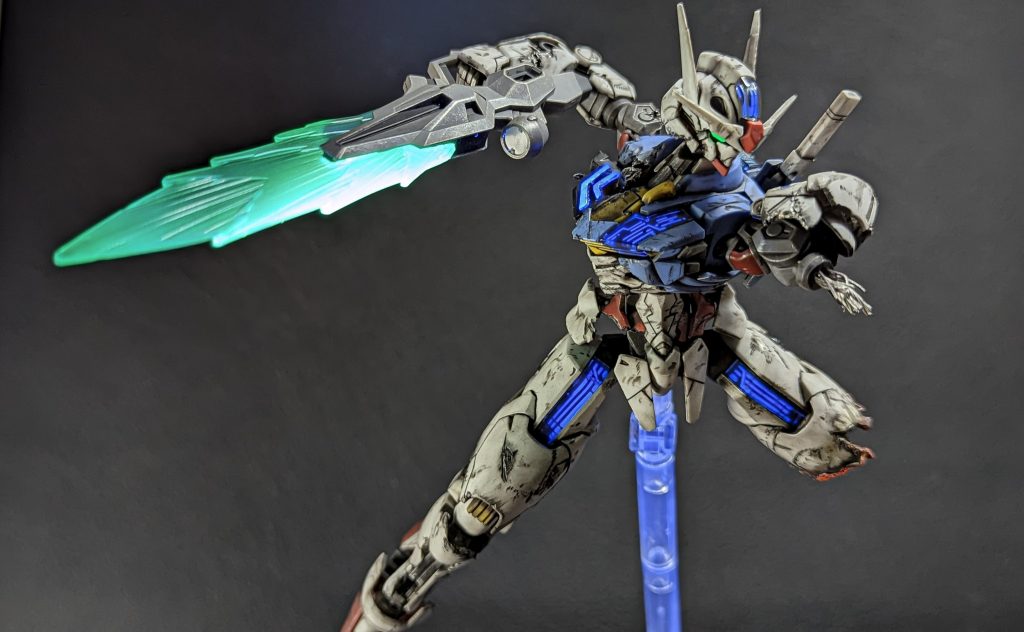 サーベルのエフェクトはそのままだと紫に光ってしまうので蛍光グリーンで塗っています。