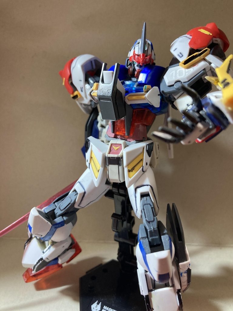 顔がだいぶ凶悪になったのでこういうポーズが似合いますね()次はもっとコンセプトのある機体を作りたいです。