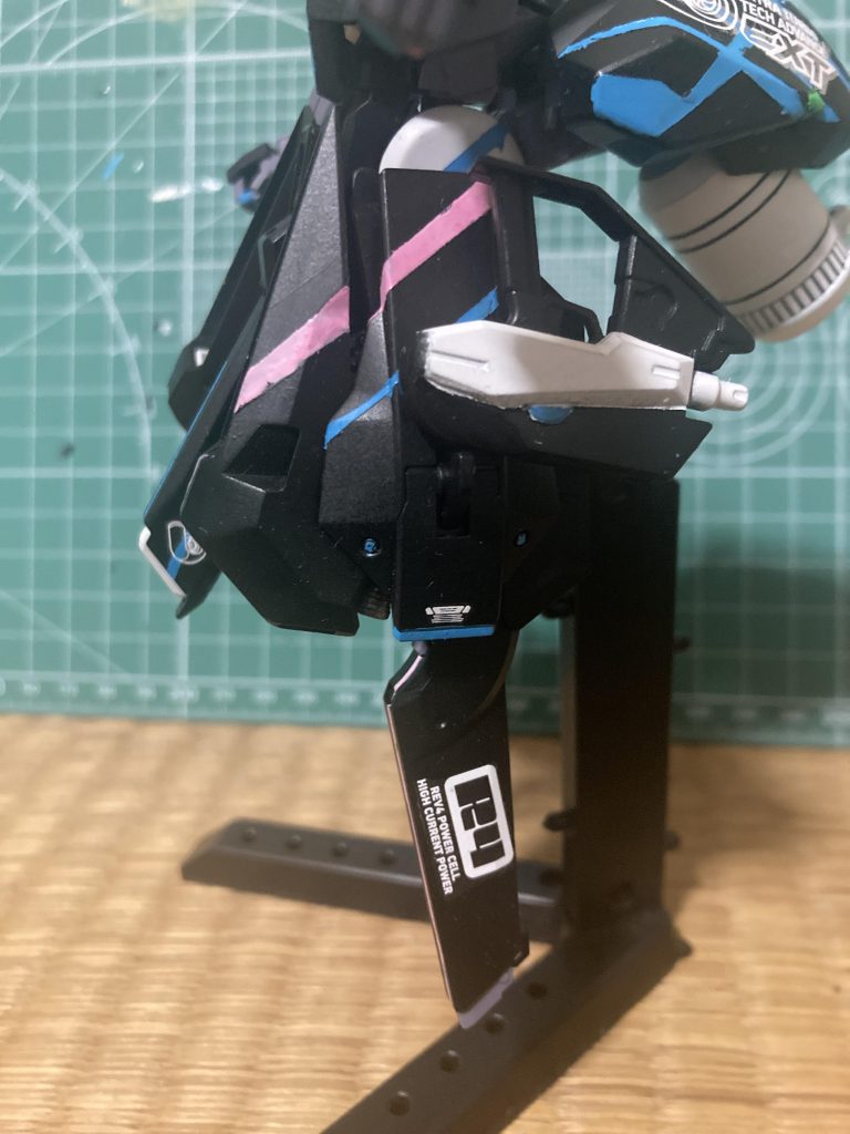 そして左足とビームピストルは磁石でくっつけています。