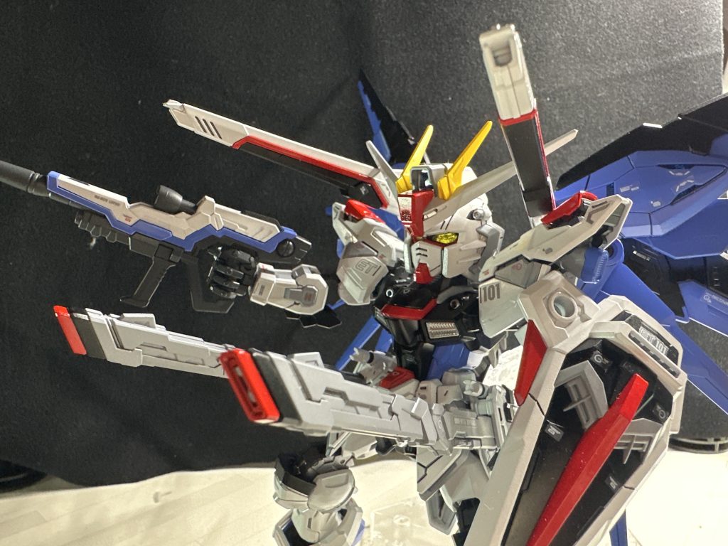 そして、そして!フリーダムならでは!ハイマットフルバースト!!!小さいながらも、関節が伸び、アクションが良く出来ます!