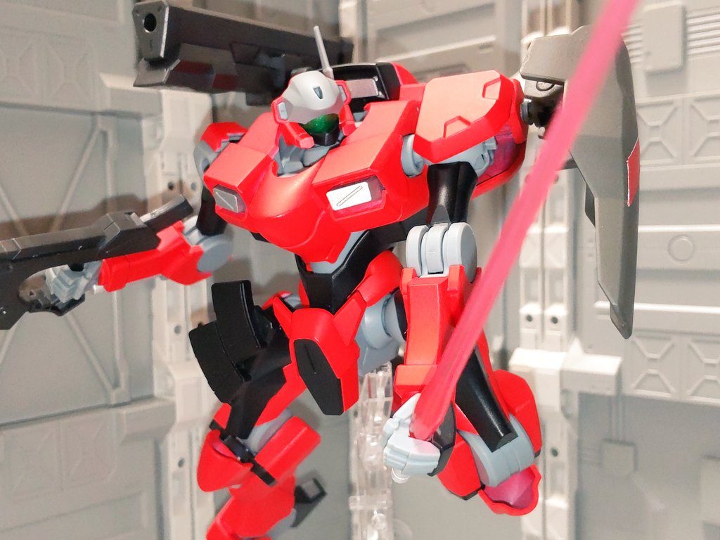 近接はビームサーベルで対応