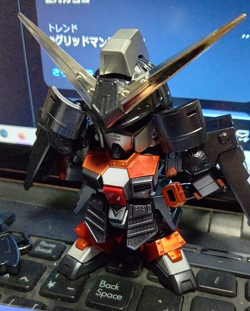 大まかにエアブラシで塗装してガンダムマーカーで塗装する工程