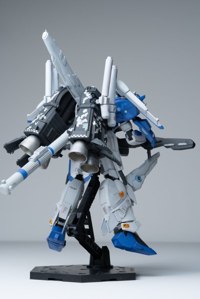 リヤビュー。バックパックにピクセル迷彩をアクセントにしてみた事と追加でプロペラントタンクの追加を行っています。