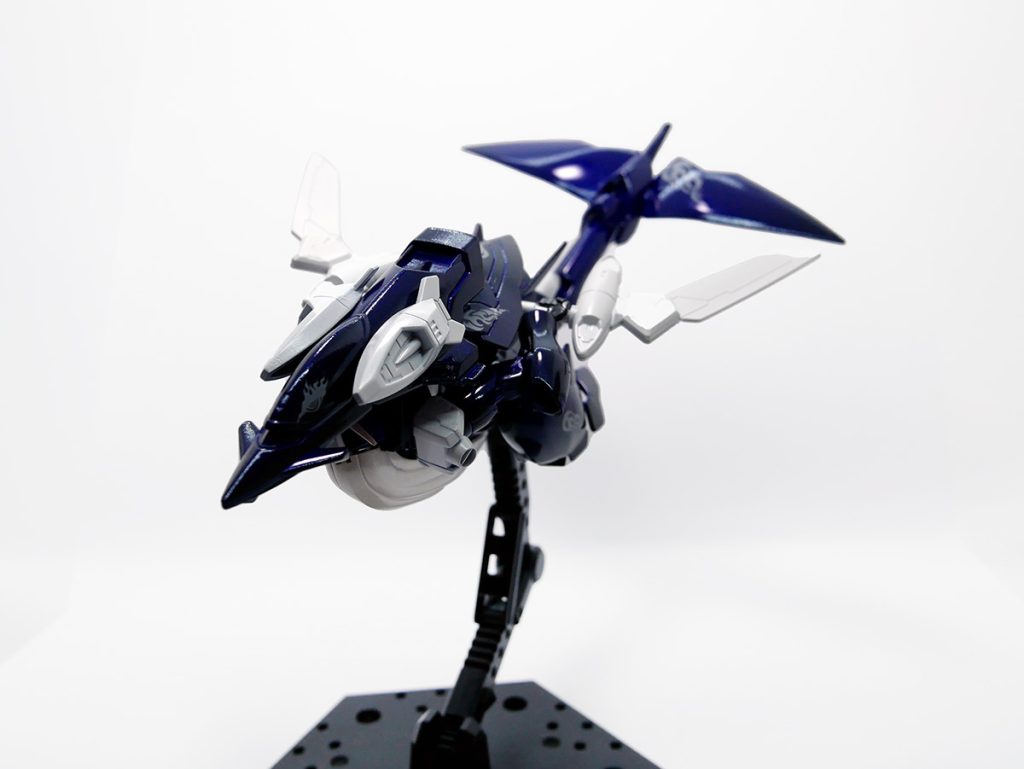 フィッシュモード。ぶっちゃけ寝そべり変形。もとから人型から外れているので、盾を被せるだけで印象が大きく変わりますね。