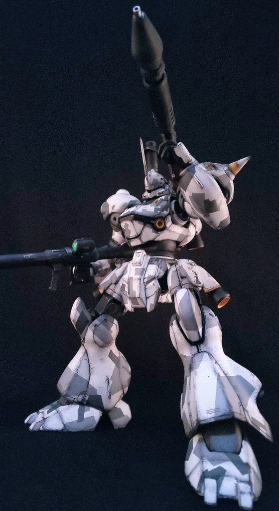 連邦に一矢報いる為に行動する残党の一人ですが本来の目的はガンダムの破壊。