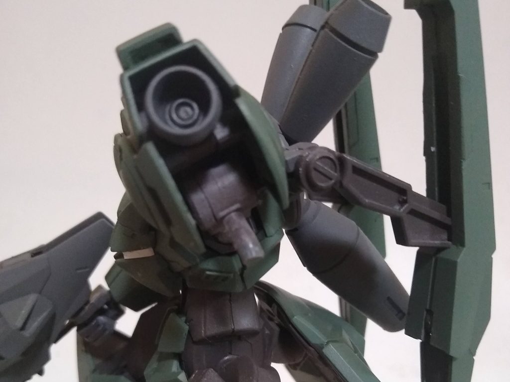 腕の取付部は軸経は一緒だったのですが、抜けやすかったのでランナーで5mmほど延長してます。(中心に針金で補強)