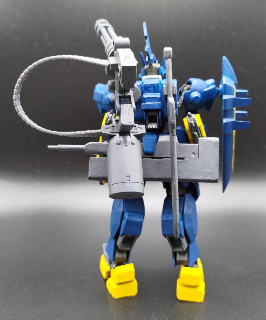 ガトリング、剣、ナタをすべて懸架するとこうなります。ガトリング基部と、弾倉部分のジョイントも作成しております。30MMのオプションパーツをほぼそのまま使用しているため、カノン砲やレールガン?にすることも可能ではありますが、塗装していないため割愛しますここまで見ていただきありがとうございます。ほとんどネット上で見つけられない公式の設定画と、 ゲーム映像を見ながら作成した形になります。まだまだ、ガンダムフレームコンプリートまでの道のりは遠いです。コンプリート目指して頑張りたいと思います