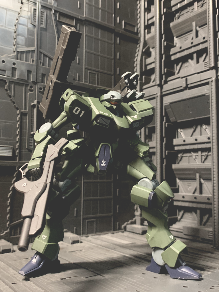 ミサイルランチャー。弾頭はシルバーで塗り分けてみました。