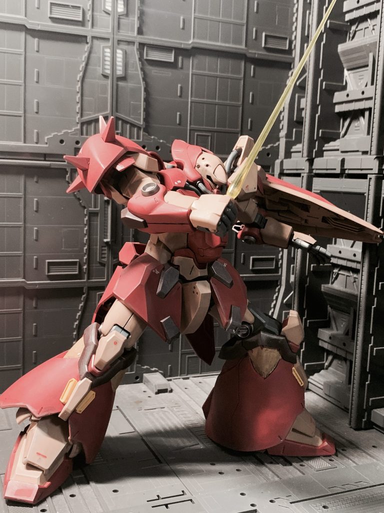 ビームサーベル。ハンドパーツがだいぶ手抜きですよね…