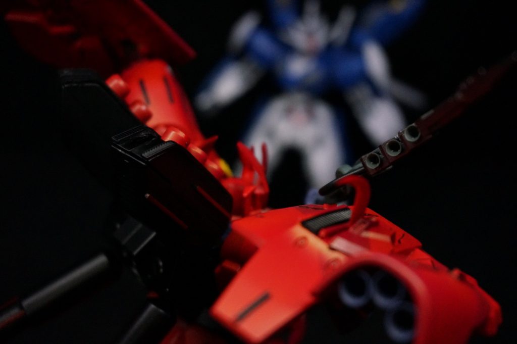 毎分11,000発のガトリングで釘付けにする。間合いに・・・入った！「スコピー！合わせて！」『造作もありません。』