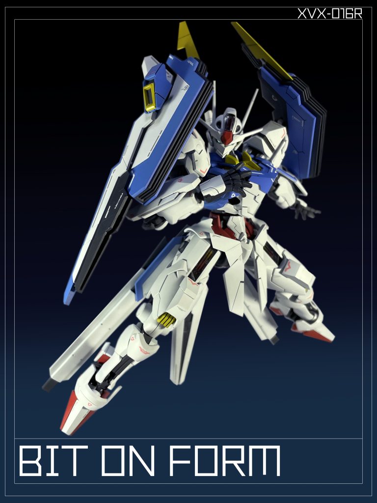 本機のビットオンフォームは機動力と防御力の更なる向上を追求し、GUNDビットの接続レイアウトが見直された。一部のビットステイヴは「フライトユニット」を介したGUNDビットの高効率接続が成され、機体周囲へのデータストーム領域の常時展開を可能とした。これにより、ビットオンフォームでありながらコンポジットガンビットシールドと同等の防御力を発揮する。