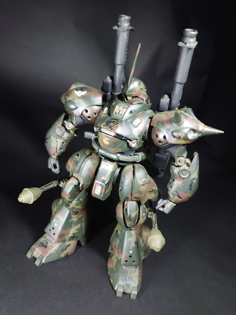 ネックアーマーは確か旧キットのF91のパーツを加工