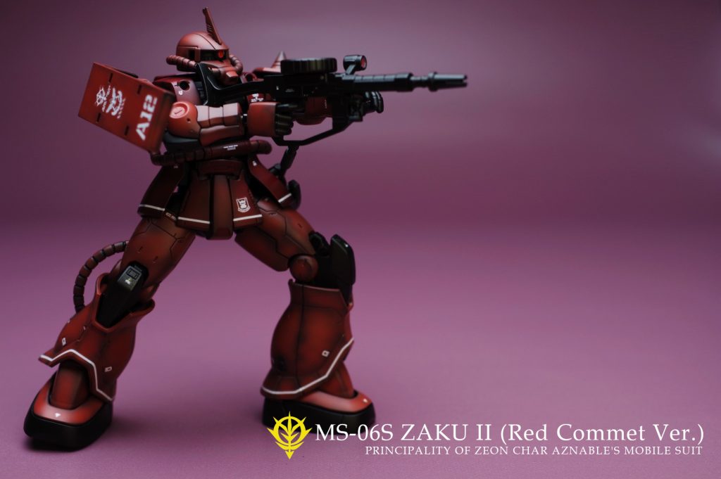 ポーズ４やっぱりザクマシンガン。最後までご覧いただきありがとうございました！【自分用メモ】＊使用した塗料　・水性ホビーカラー　　水性ブラックサーフェイサー1000　　H-33（あずき色）　　H-29（サーモンピンク）　　H-22（グレー）　　H-28（メタルブラック）　　H-9 （ゴールド）　　H-20（つや消しクリアー）　・タミヤアクリル　　XF-3（フラットイエロー）　・タミヤエナメル　　X-1（ブラック）　　X-11（クロームシルバー）　　XF-25（ライトシーグレイ）